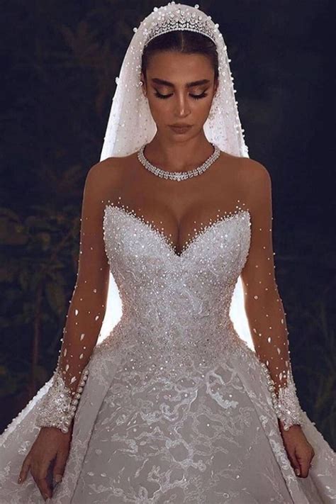 una idea para cambiar el accesorio de la cabeza y verte en tu boda cómo una reyna … en 2020