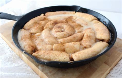 The Pinning Pirate Cinnamon Roll Skillet Cake