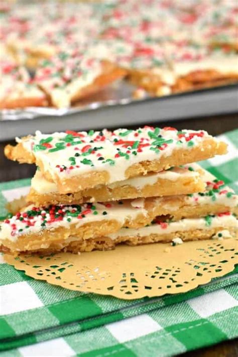 Sweets are a sure way to add the happy to your holidays. Christmas Crack Recipe - Easy Saltine Toffee Candy