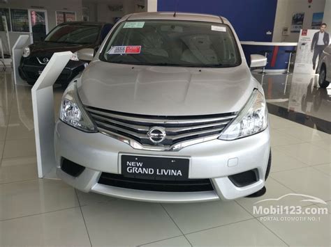 The nissan grand livina, for a compact muv, has a generous cabin which is spacious enough to seat all seven passengers in all the three rows with ease. Jual Mobil Nissan Grand Livina 2018 SV 1.5 di Jawa Tengah ...