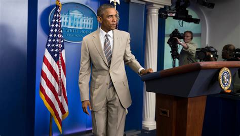 Obamas Tan Suit Is A Twitter Tease Before Speech