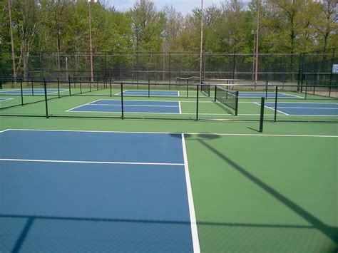 Can Pickleball Be Played On A Tennis Court