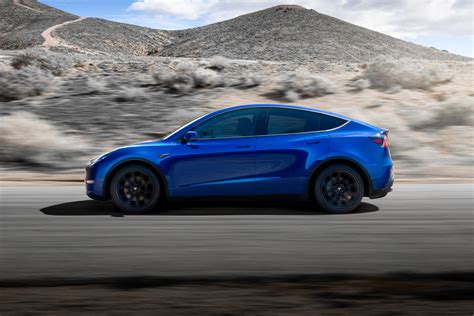 The performance model's estimated range drops to 303 miles. Tesla Model Y, prezzo, foto e video ufficiali del ...