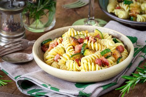 Pasta Zucchine E Pancetta Un Primo Piatto Facile E Veloce