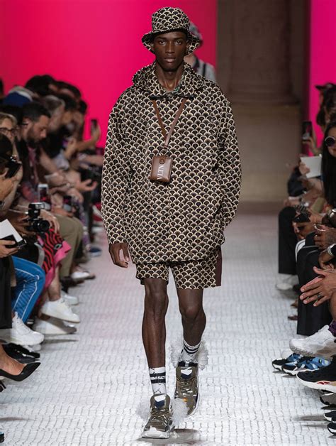 2019 (mmxix) was a common year starting on tuesday of the gregorian calendar, the 2019th year of the common era (ce) and anno domini (ad) designations, the 19th year of the 3rd millennium. VALENTINO SPRING SUMMER 2019 MEN'S COLLECTION | The Skinny ...