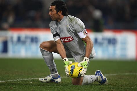 Dʒanluˈiːdʒi ˈdʒidʒi bufˈfon] (* 28. Gianluigi Buffon Italy Best Football Goalkeeper Profile ...