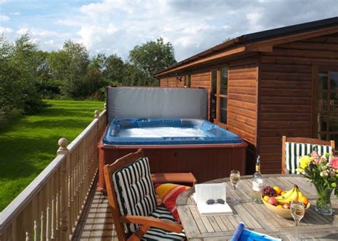 15 best lodges or log cabins york plus hot tubs ⋆ best things to do in york