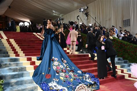 Met Gala 2022 Photos Gilded Glamour On The Red Carpet The New York
