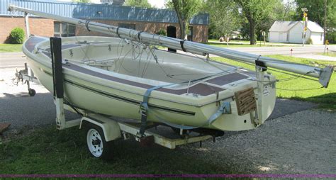 1982 Dolphin 17 Sailboat In Bentley Ks Item A6318 Sold Purple Wave