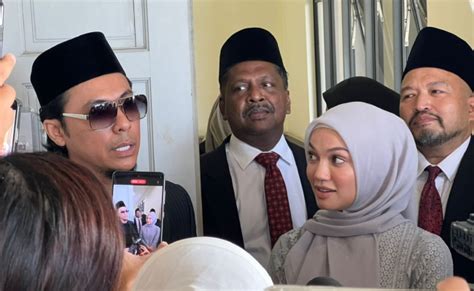 VIDEO Syamsul Yusof Puteri Sarah Sah Bercerai Talak Satu Hot FM
