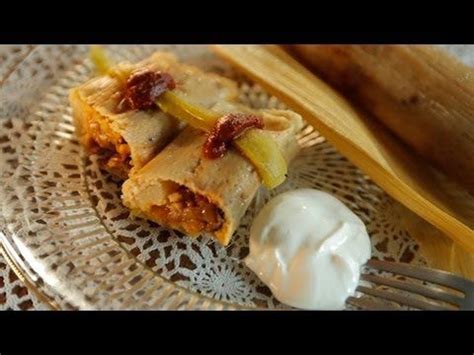 The mexican christmas dinner is something you should try if you are planning to have something new on christmas. A traditional Mexican Christmas dessert of sweet tamales ...
