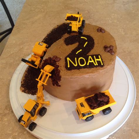 Cake for 2 year old boy. Construction cake for my 2 year old boy. He loves trucks and diggers. | Construction cake ...