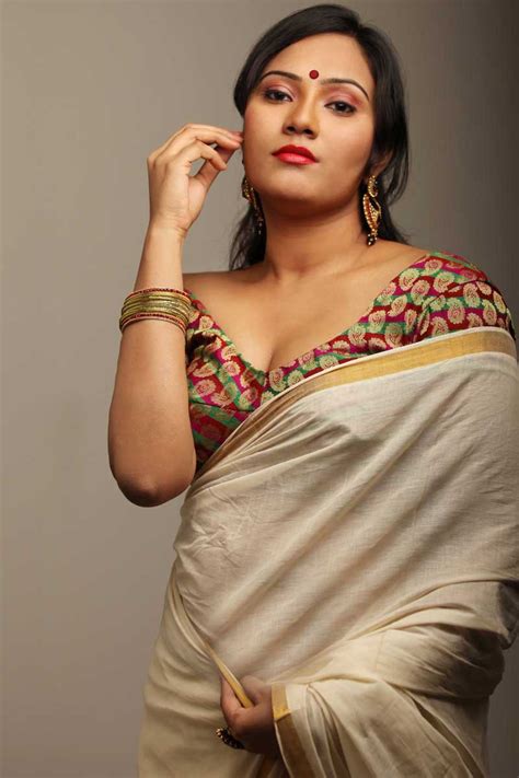 South Indian Actress In Saree Bhojpuri Actress Monalisa Hot Photos