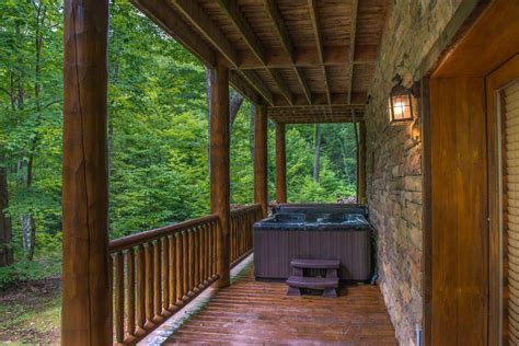Chief Big Log Cabin 2 Bd Vacation Rental In Sevierville Tn Vacasa Secluded Cabin Log Cabin