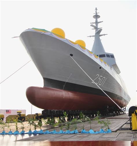 8133 ) ile bilinen yan kuruluşu boustead naval shipyard ve türleri bhic ve bns olarak kısaltılır, deniz ve ticari gemi yapımında bağlantı bir malezyalı sanayi grubudur. Boustead Heavy Industries Corporation Bhd