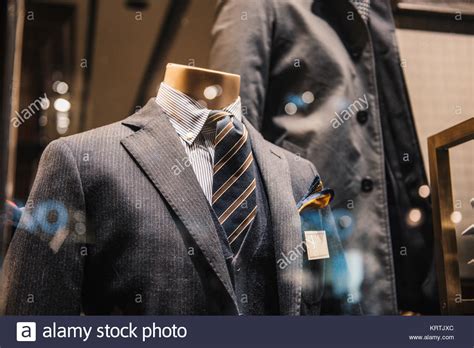 Business Mannequin Suit Hi Res Stock Photography And Images Alamy