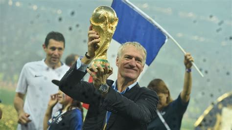 Sélectionneur de l'équipe de france. Weltmeister Frankreich verlängert mit Deschamps - kicker