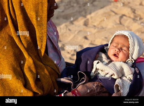 Indian Woman And Baby Pushkar Hi Res Stock Photography And Images Alamy