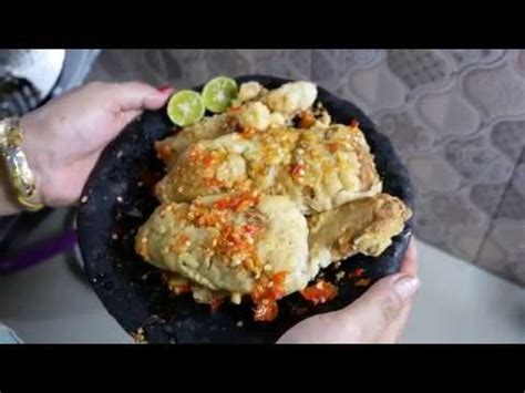 Telur dadar atau dikenal juga sebagai omelet memang makanan yang sangat praktis dan gampang dibuat. CARA MEMBUAT TELUR DADAR GEPREK - YouTube