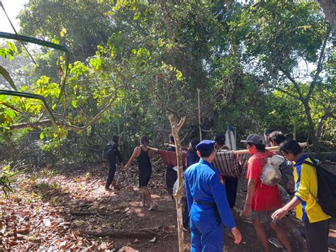 Tabrak Karang KM Sumber Berkat A Kandas Di Laut Plengkung Banyuwangi 1