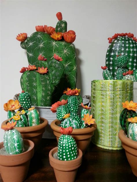 #sassi dipinti #cactus con pietre di fiume | Painted rock cactus