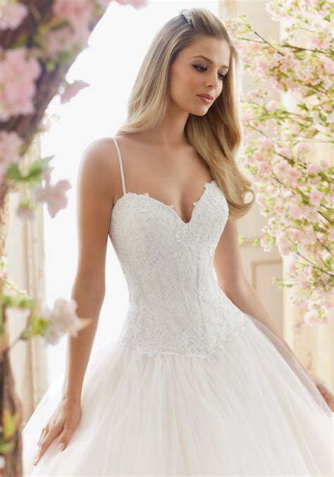 From short wedding dresses to dramatic ball gowns, we promise your dhgate wedding gown will be the most spectacular dress you have ever worn. Chantilly Lace on Tulle Ball Gown Wedding Dress | Morilee