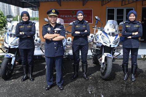 The malaysian road transport department ( bahasa malaysia: Pegawai Wanita Pertama Dalam Unit Penguatkuasaan ...