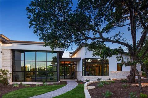 A Contemporary Hilltop House With Breathtaking Texas Hill Country Views