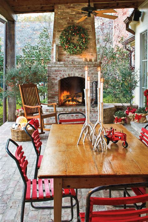 Please tell me you have an extra ten minutes today. 100 Fresh Christmas Decorating Ideas - Southern Living