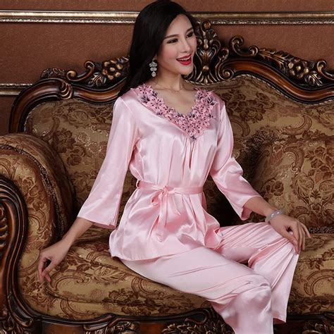 2018 New Noble Luxury Women Silk Pajamas Solid Flowers Pyjamas Women Lounge Pajama Sets Silk