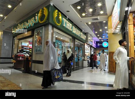 Makkah mall hi-res stock photography and images - Alamy