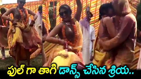 Shriya Saran Superb Dance In Holi Celebrations Shriya Saran Kisses Her Husband Silver