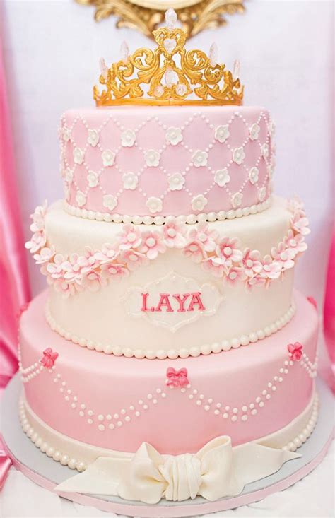 As long as you choose a cake that matches her personality and preferences, you're sure to score some major points on her. Lovely Baby Girl First Birthday Cake Ideas