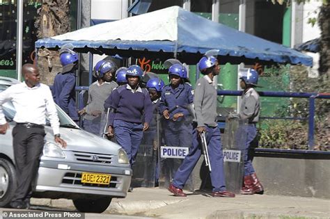 Police In Zimbabwe Use Tear Gas On Opposition Supporters Daily Mail Online