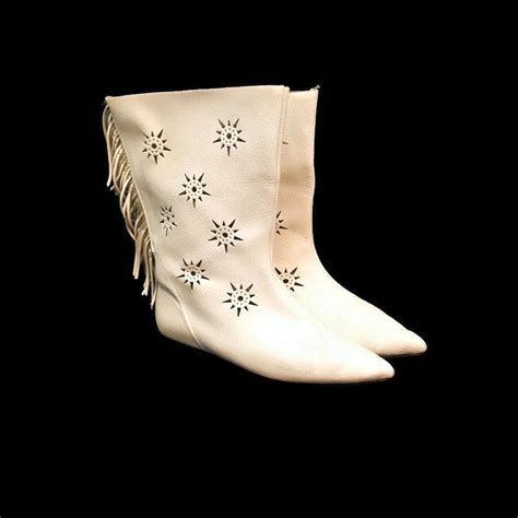 Vintage 80s Boots White Leather Fringe Mid Calf Pebbled Cutout Pointy Toe Cowgirl 7 Fringe Boots