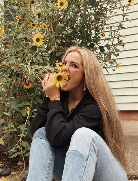 Addison rae has a verified tiktok account name addison rae where she has collected 15.6million followers and 525.9million likes. Sunflower in 2020 | The most beautiful girl, Rare photos ...