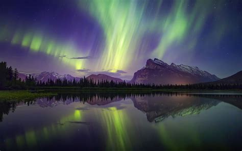 Aurora Borealis Mountains Lake Reflection Banff National Park 4k