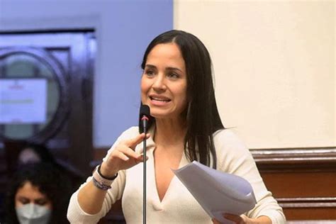 Sigrid Bazán Envía Carta Notarial A López Aliaga Y Le Exige Se