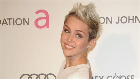 miley cyrus sick of the lies quits social media