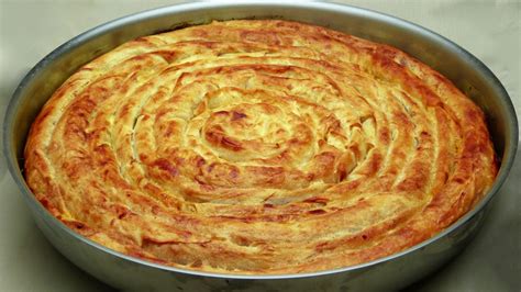 elde açma kıymalı börek tatlı