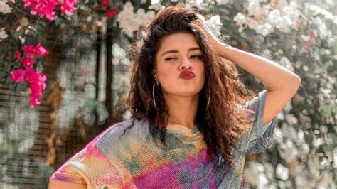 Avneet Kaur Hits 5 Million Followers On Instagram Iwmbuzz