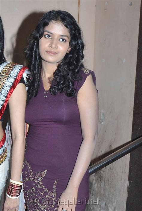 This blog contanis unseen hot photos of malayalam,tamil,telungu,bollywood actress. Tamil Actress Shalini Hot Photos at Unakku 20 Enakku 40 ...