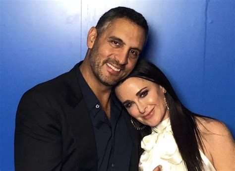 Kyle Richards ‘taken Aback By Mauricio Umansky Holding Hands With