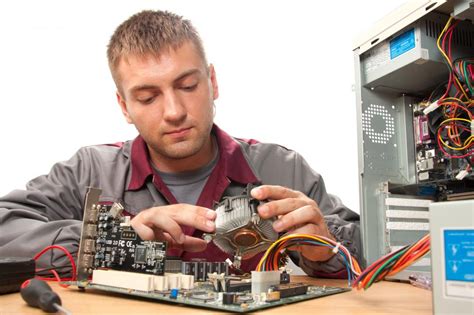 What Does A Computer Hardware Technician Do With Pictures