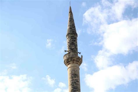 Adanada 150 cami minaresi ağır hasar aldı