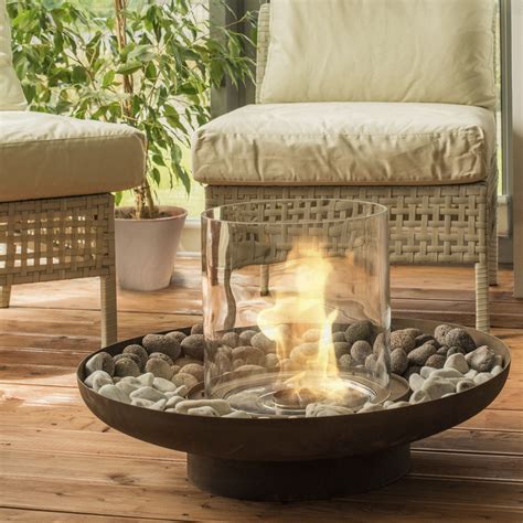 This contemporary fire pit uses bioethanol fuel which is a renewable energy source that burns clean and delivers warming heat. Bio Ethanol Fire Pit • Knobs Ideas Site