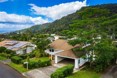 Large Remodeled Home In Great Honolulu Neighborhood Dowsett Hawaii