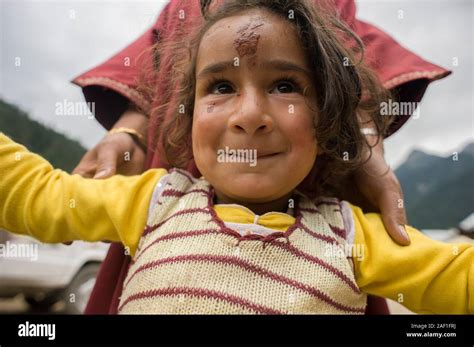 Kashmiri Girl Hi Res Stock Photography And Images Alamy