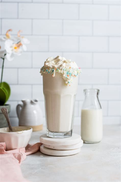 Easy Creamy Vanilla Milkshake Recipe To Make Deporecipe Co