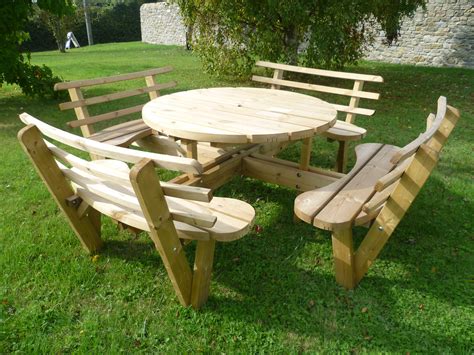 Holidays with the family did not have to do with travel far from home. Modern Outdoor Ideas Round Garden Bench Table Wooden ...